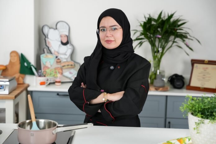 الشيف وصانعة محتوى الطعام هديل بخاري